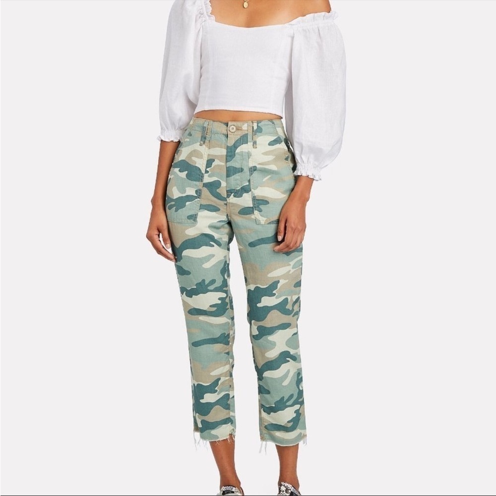 🚨BLACK FRIDAY SALE! NWT Mother shaker chop crop camo pants
8154